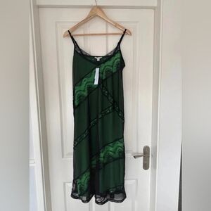 Elegant Green Lace Trim Nightgown